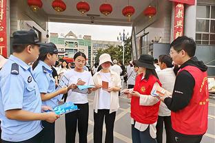 女大二金满罐！贾巴里-史密斯为女友庆祝生日 一起亲密合影留念